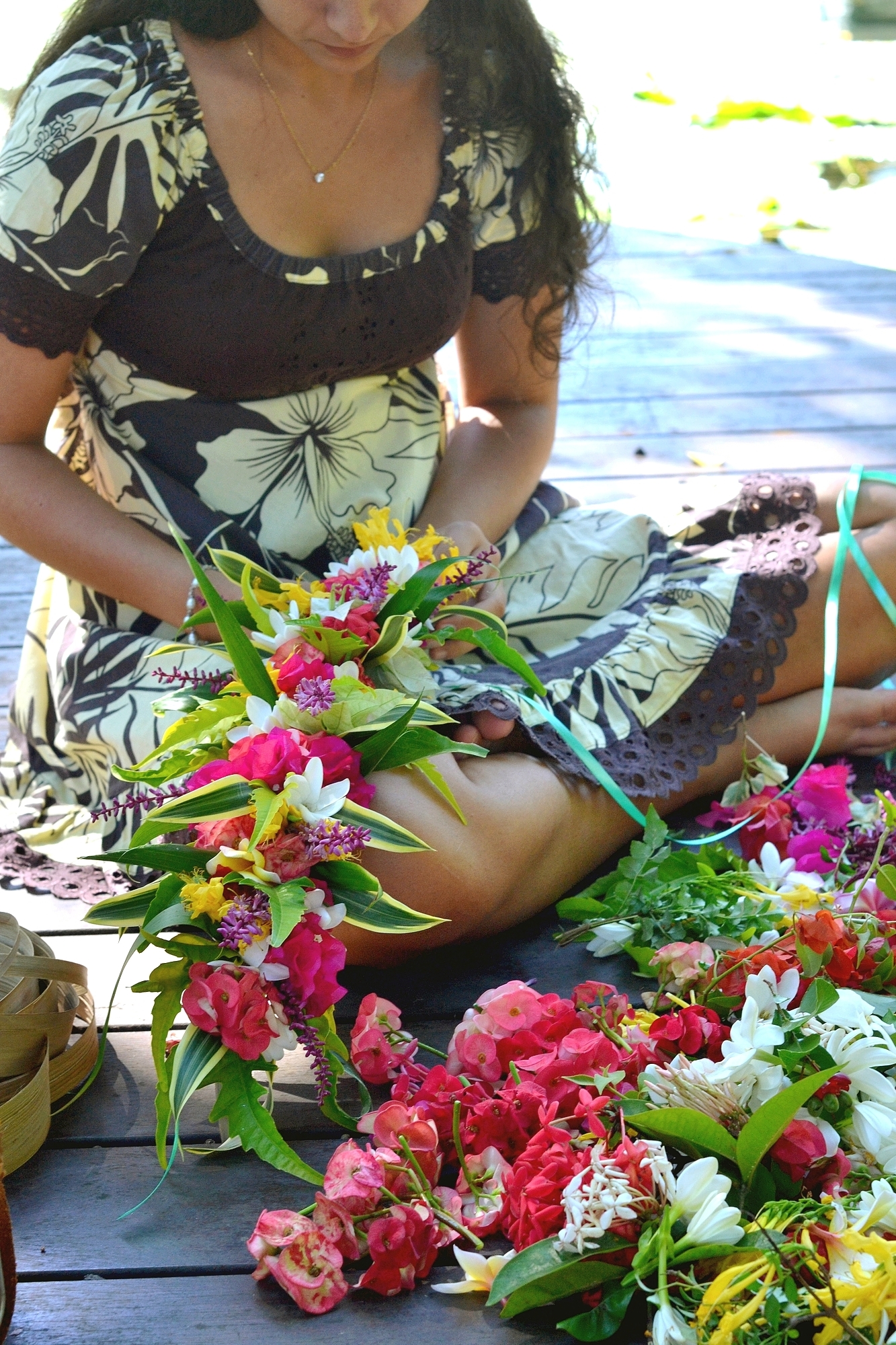 L'art du 'hei' (avec Tinaia de Lei po'o in Tahiti) – Titata! par Temehani